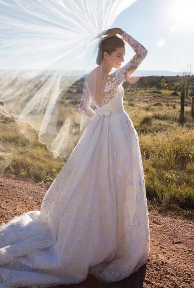 عارضة فيكتورياس سيكريت Kate Grigorieva وفستان من تصميم David’s Bridal