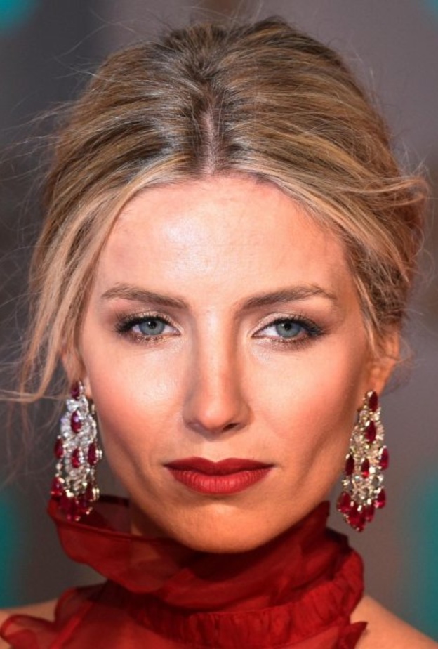 أنابيل واليس