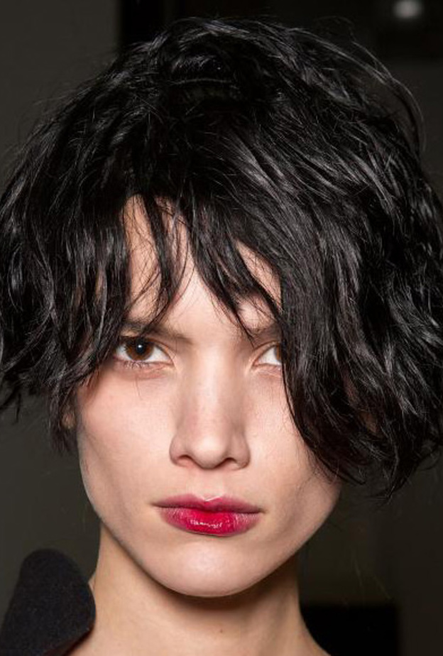 الجرأة في عروض سان لوران