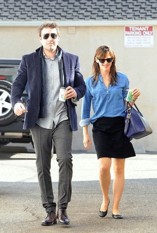 بالصور: جينيفر غارنر وبن أفليك مشغولان بمهامهما