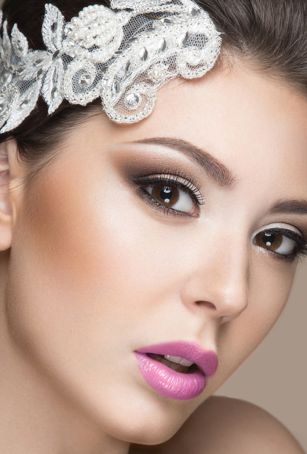 اختاري أحمر الشفاه الزهري ليوم زفافك