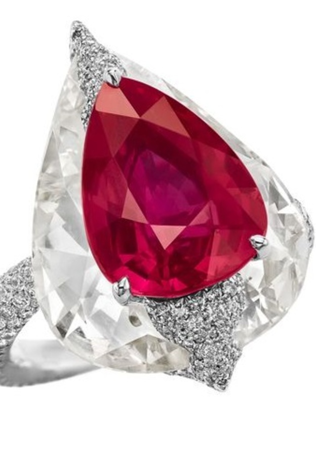 طقم مجوهرات جاكوب اند كو .Jacob & Co