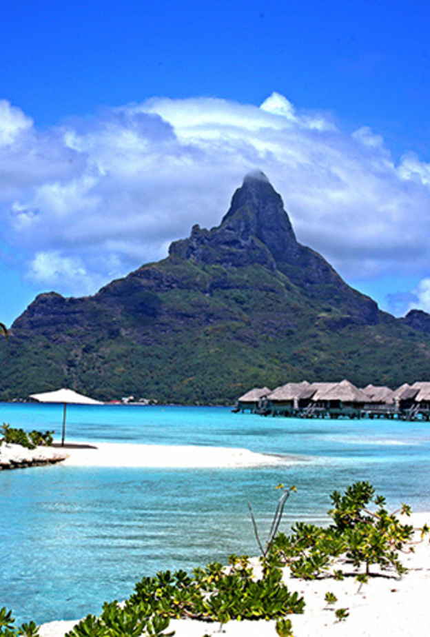 1. المشي على شواطئ بورا بورا، تاهيتي