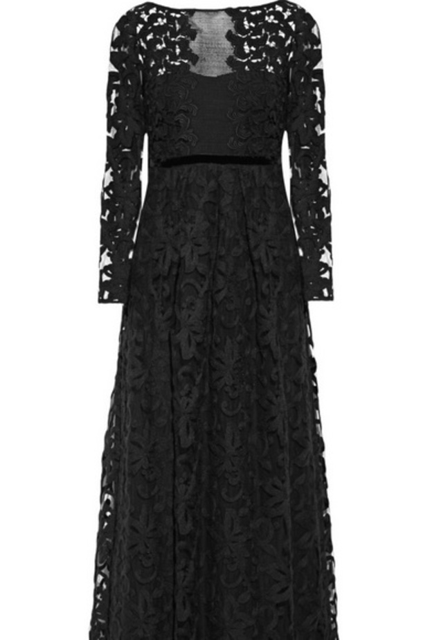 اطلالة فاخرة للمحجبة يدخلها اللونان الذهبي والفضي