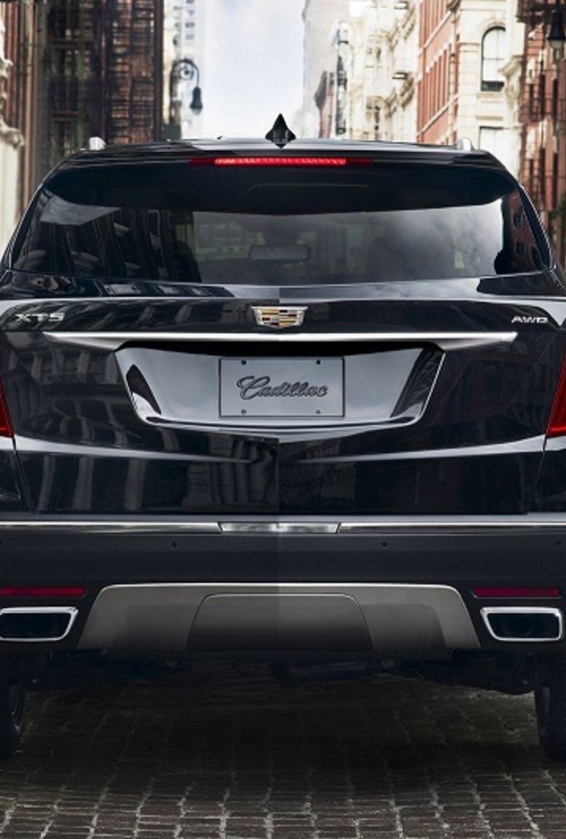 كاديلاك تكشف عن XT5 الجديدة في اسبوع الموضة في نيويورك..