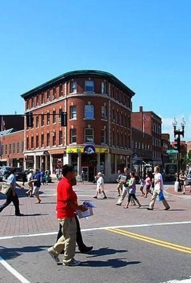 لقطة من ميدان هارفارد في مدينة كامبريدج البريطانية 