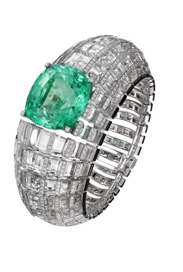 طقم زمرد رائع من اختيارنا: اسوارة كارتييه و اقراط شوبارد