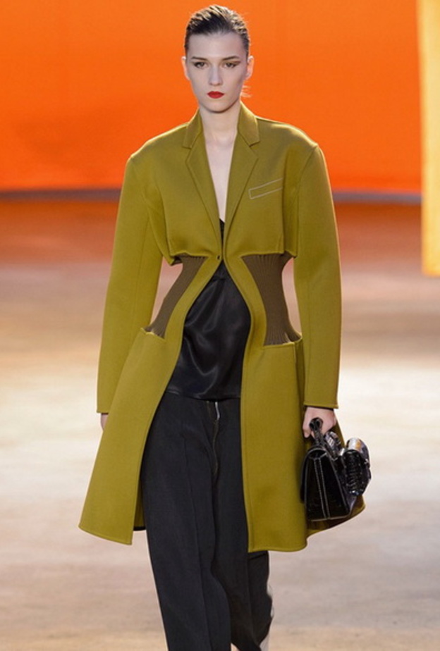 أزياء Céline لسيدة مختلفة عن العادة! 