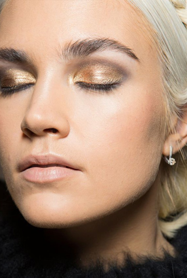  السموكي الأسود على عينيك