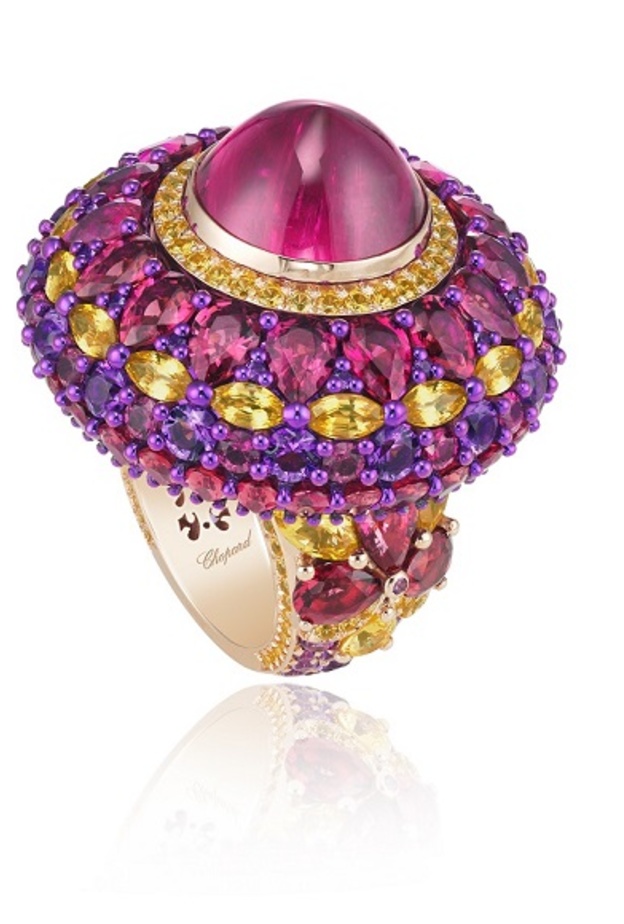 خاتم شوبارد مرصع بروائع الاحجار الكريمة 