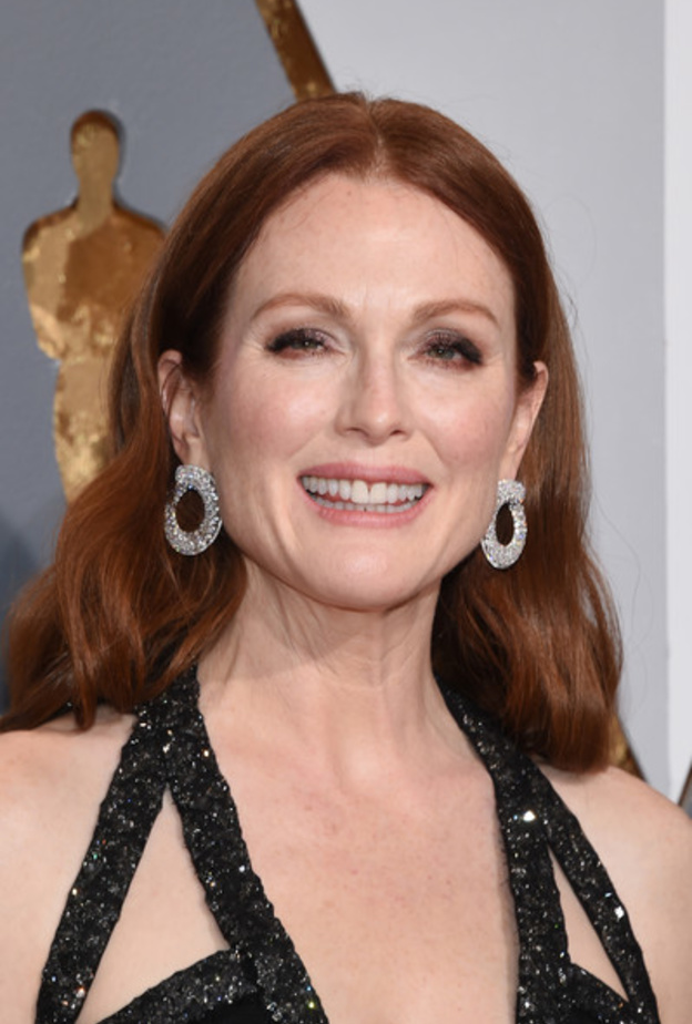 جينيفر جيسون لي ترتدي اقراط بياجيه Piaget