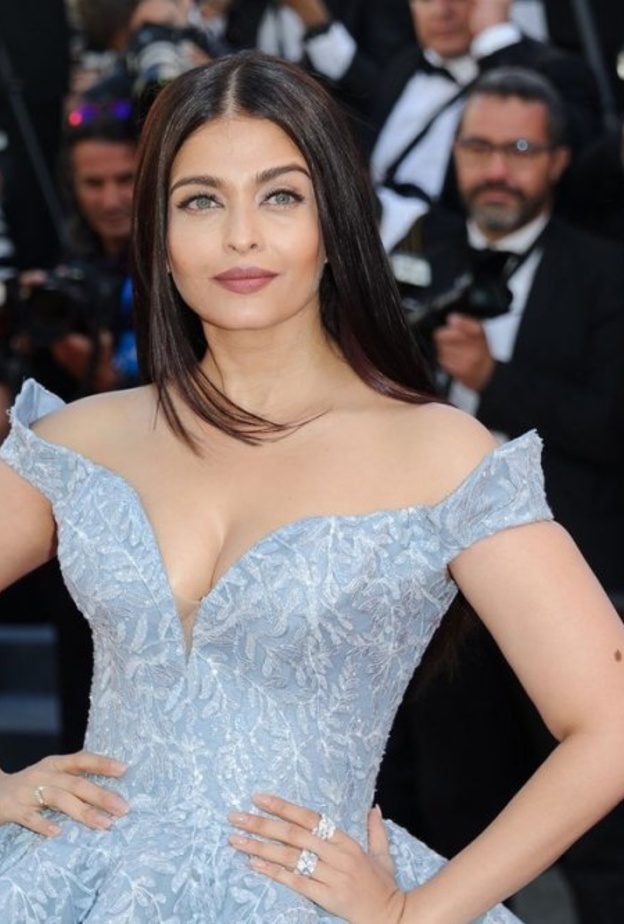 إطلالة آيشواريا راي المثيرة للجدل في مهرجان كان