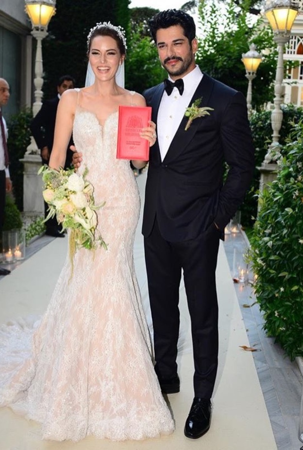 فيديو: شاهد الرقصة الأولى لـ"بوراك أوزجفيت وفهرية إفجان" في حفل زفافهما