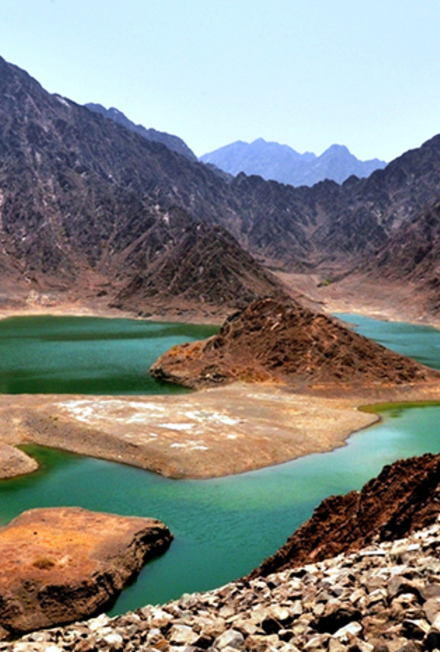 بحيرة حتا .. مكان ساحر يسوده الهدوء والطبيعة الجبلية الخلابة