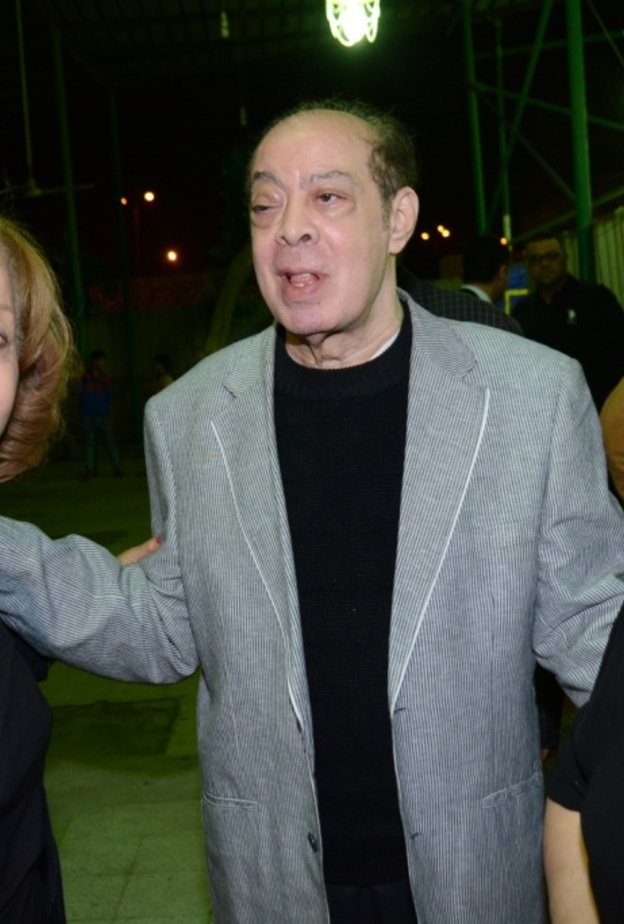 ابنة المنتصر بالله تعينه على السير