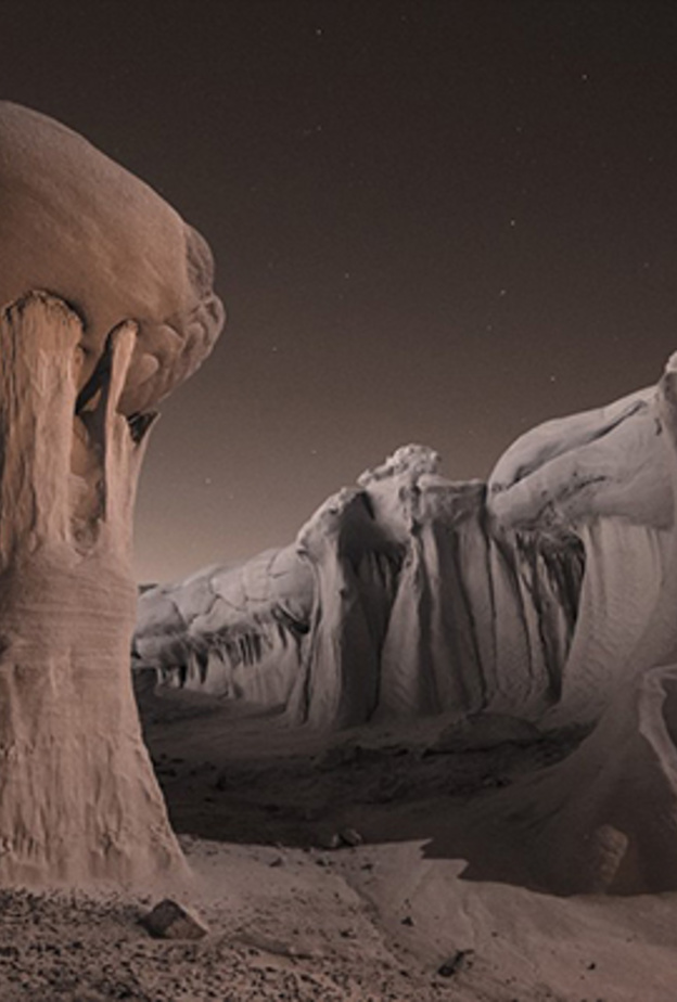 صورة بالأشعة تحت الحمراء لتشكيلات غريبة من الطين في نيو مكسيكو