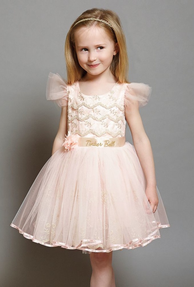 Loredana فستان أبيض مستوحى من راقصات الباليه من