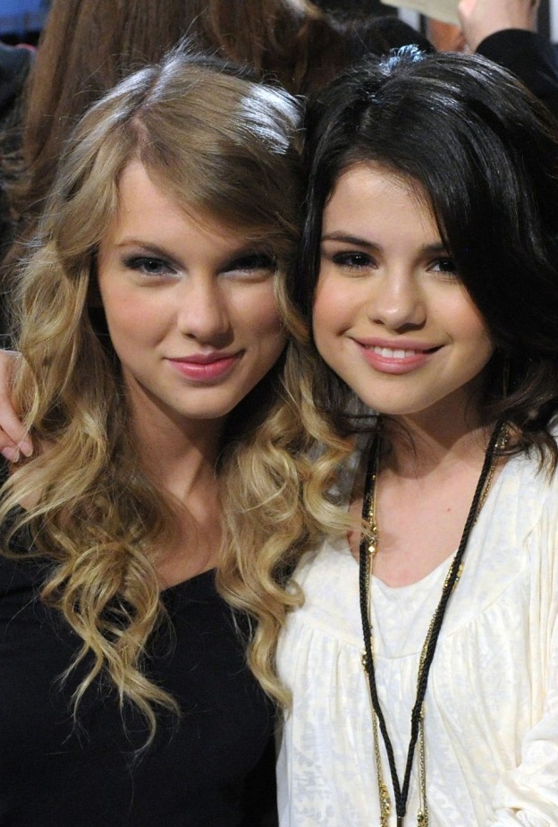 سيلينا تنفي شائعة انفصال تايلور سويفت وكالفن هاريس