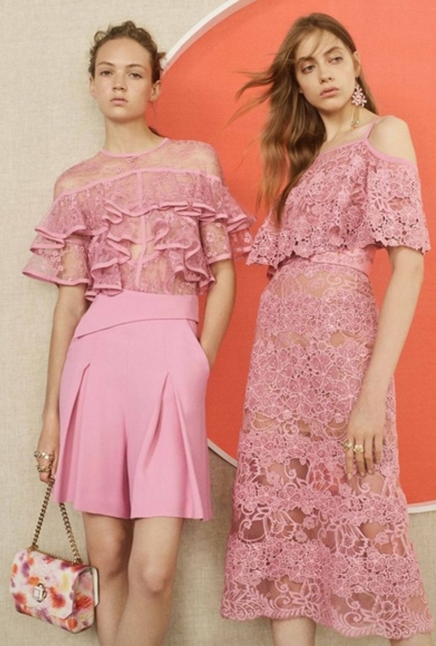 Elie Saab اللون الزهري من مجموعة كروز