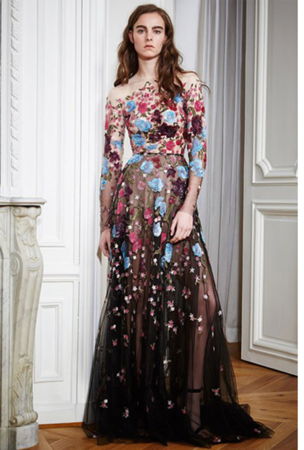 Carven الأكتاف المكشوفة لدى