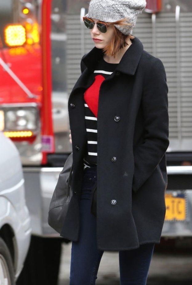 بالصور: إيما ستون غاضبة من الباباراتزي