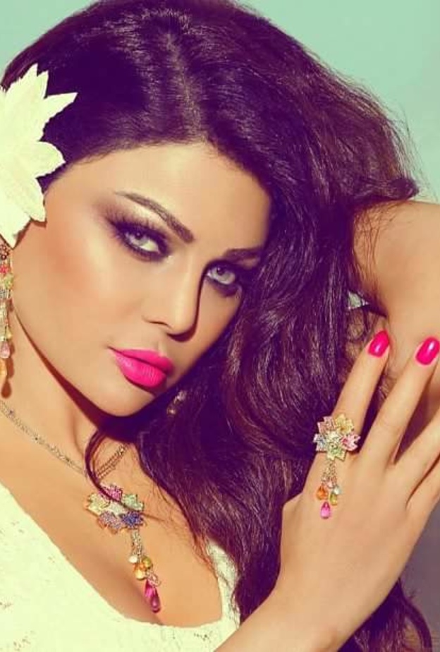 قامت بتغيير لون شعرها إلى بلوند