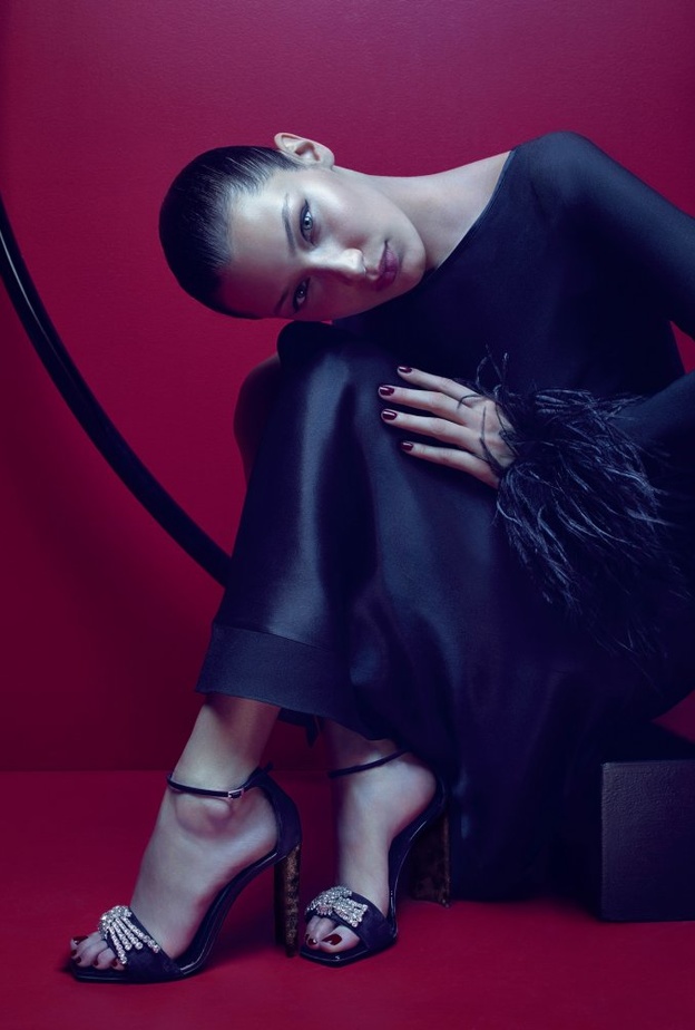 بيلا حديد في الاعلان 