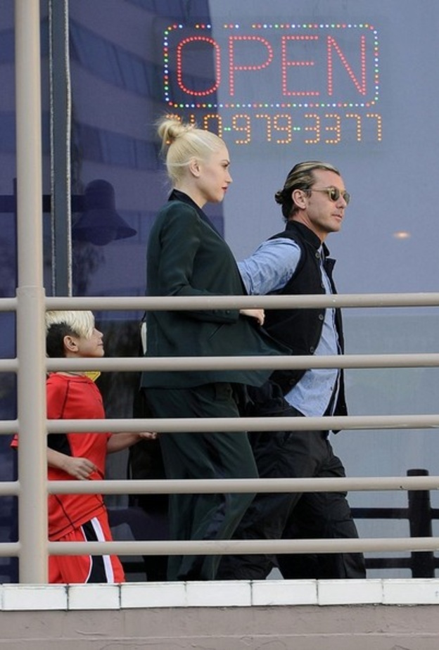 بالصور: Gwen Stefani تصطحب أسرتها لتناول الآيس كريم