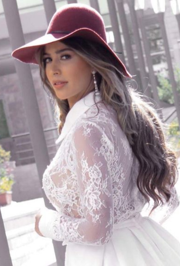 الفنانة المغربية جنات تحتفل بعقد قرانها