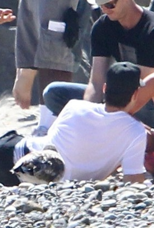 بالصور: هيلاري داف تطلق فيديو جديداً بماليبو