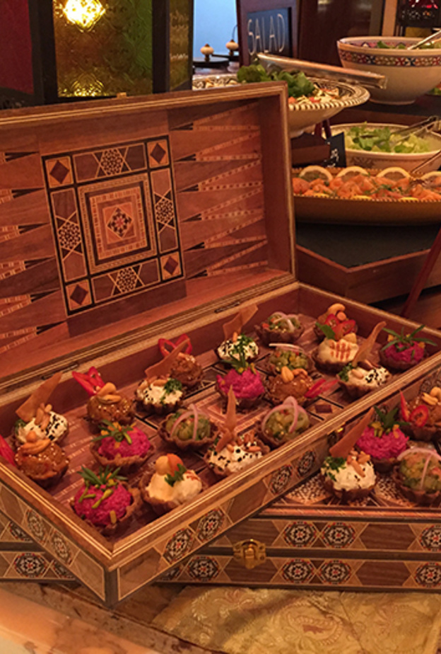 إفطار رمضاني شهي في "كارافان" الريتز كارلتون دبي