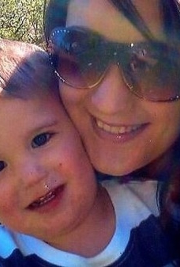 الطفل ضحية فيس بوك