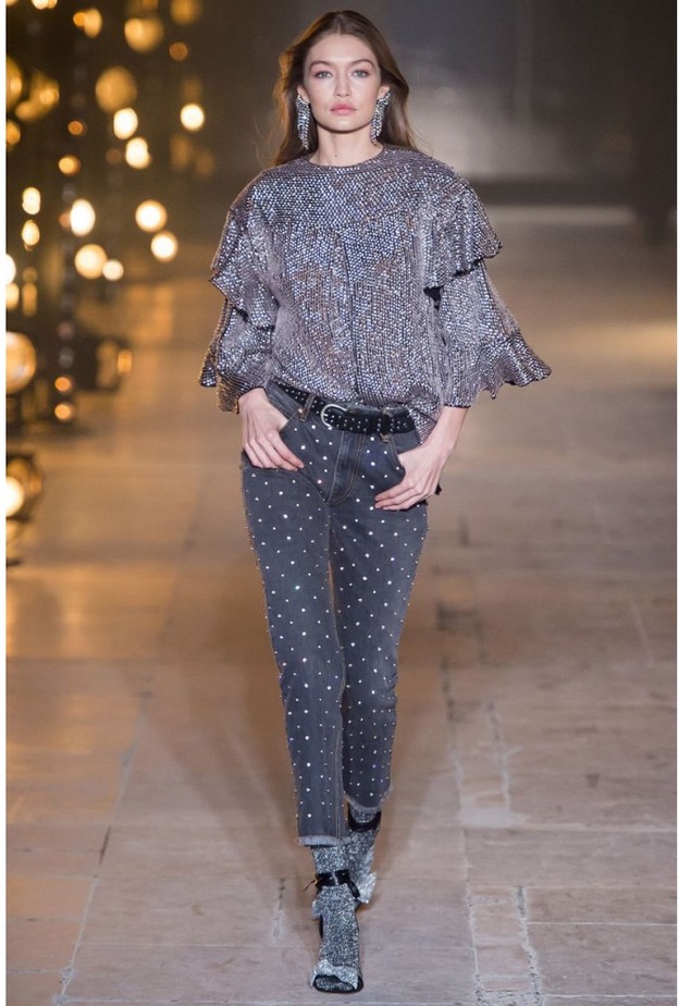 Oscar de la Renta من مجموعة خريف شتاء ٢٠١٧-٢٠١٨ لدار