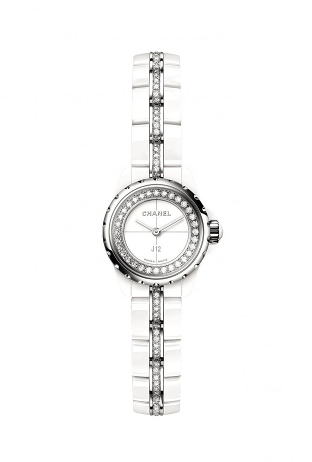 ساعة J12∙XS من Chanel.. تألق لا مثيل له