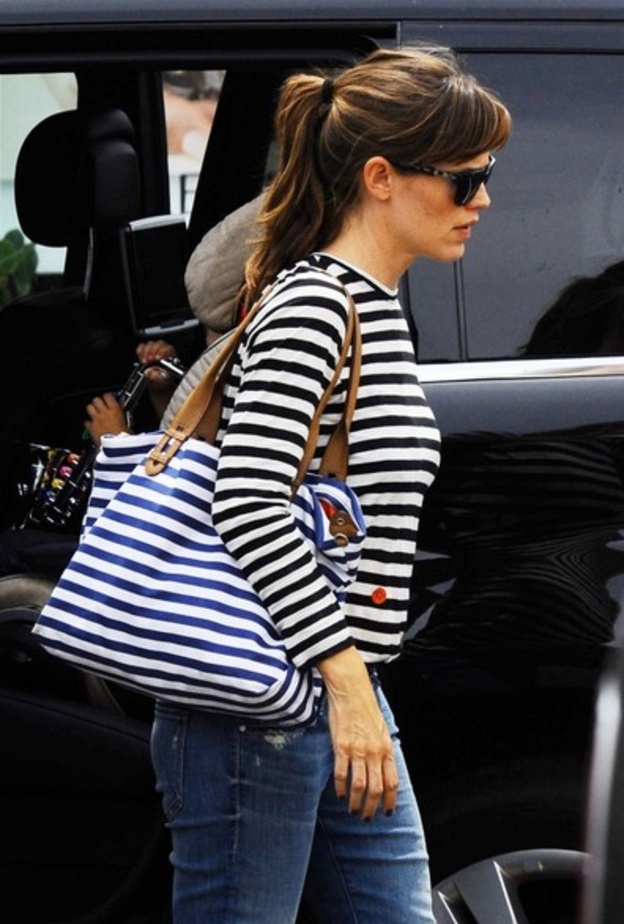 بالصور: جينيفر غارنر تزور "برينتوود كونتري مارت"