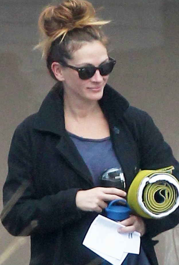 بالصور: جوليا روبرتس تتجول بدون ماكياج