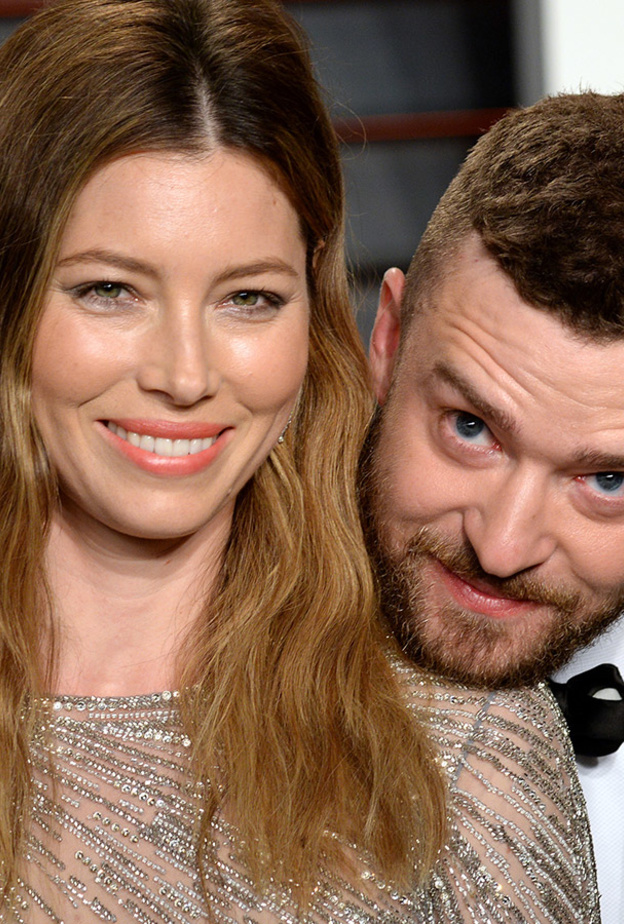 ربما تكون افضل طريقة لجذب انتباه امرأة ما هي ايجاد عمل لها، رايان جوسلينج كان معجبا لفترة بالممثلة الجميلة إيفا ميندز