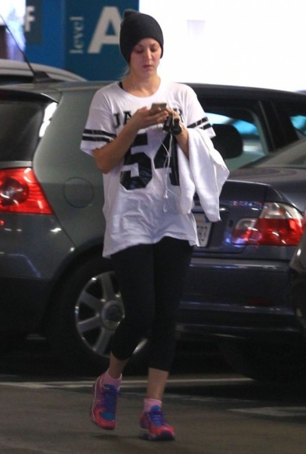 بالصور: كيلي كوكو تغادر صالة ألعاب رياضية