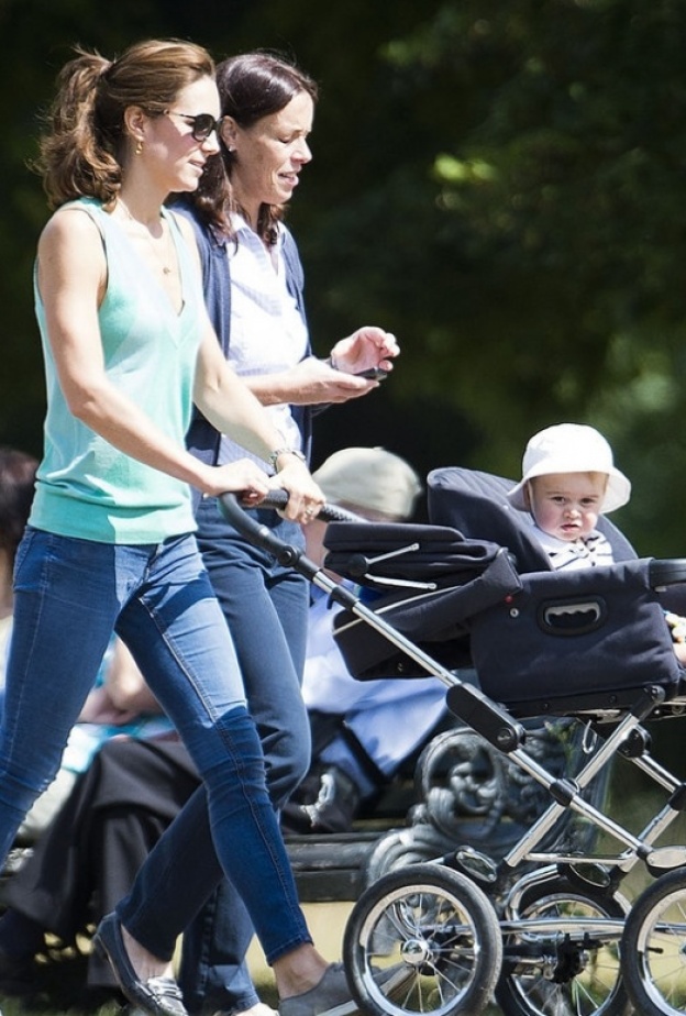 دوقة كامبريدج في جولة صباحية مع الأمير جورج الصغير