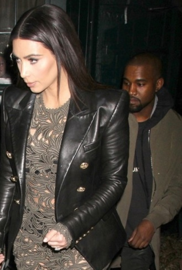 بالصور: كيم كارداشيان تتجه لبرنامج Late Night with Seth Meyers