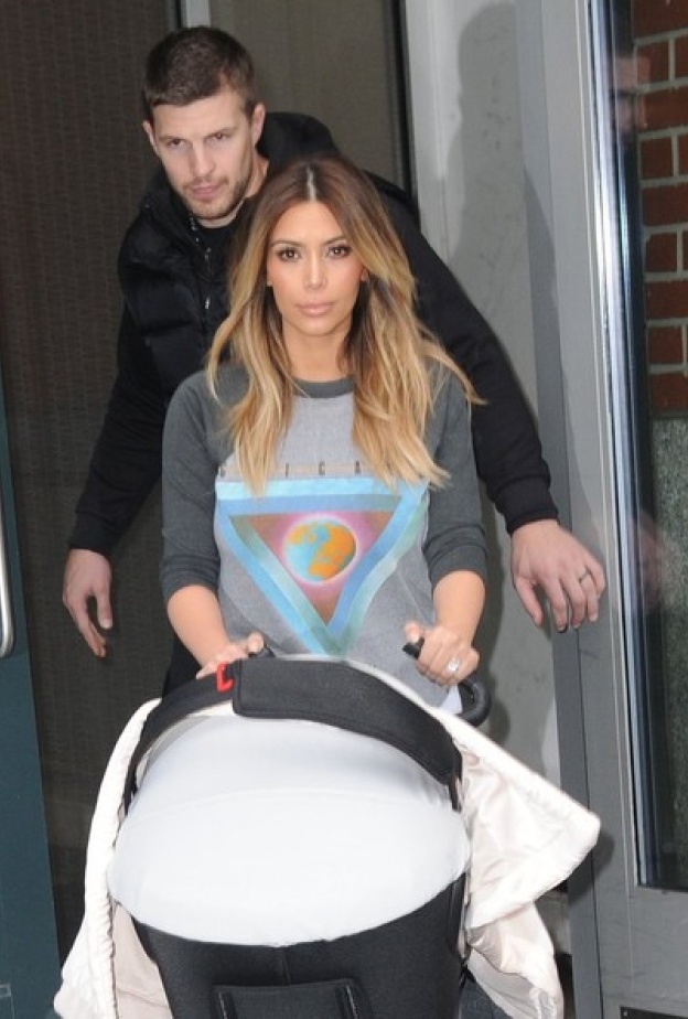 بالصور: كيم كارداشيان تأخذ نوري في نزهة