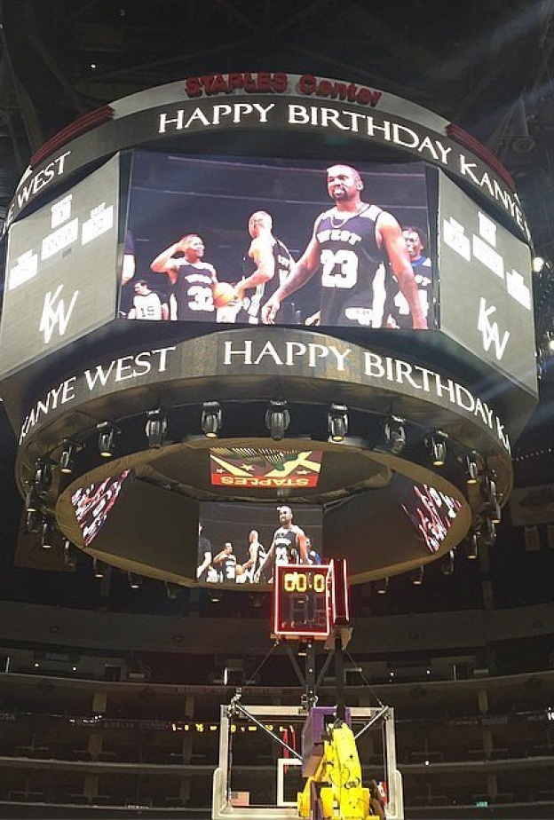 كيم تحتفل بعيد ميلاد كاني بمفاجأة غريبة