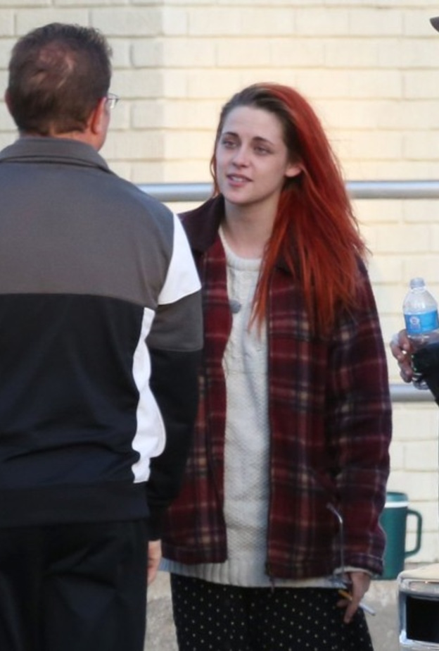 بالصور: كريستين ستيورات تستريح مع فريق عمل American Ultra