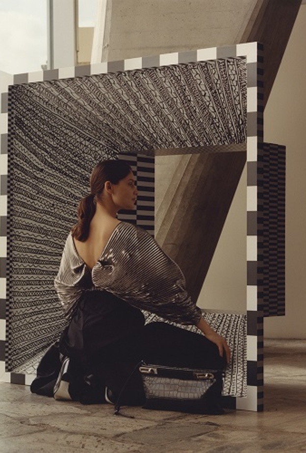 يُبرز الإصدار الخامس عشر من هذه النشرة عارضة الأزياء ليتيسيا كاستا