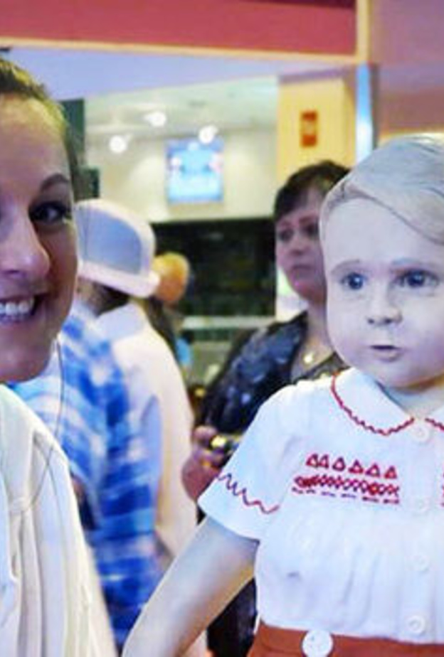 خبازة موهوبة تفوز بكعكة على شكل الأمير جورج