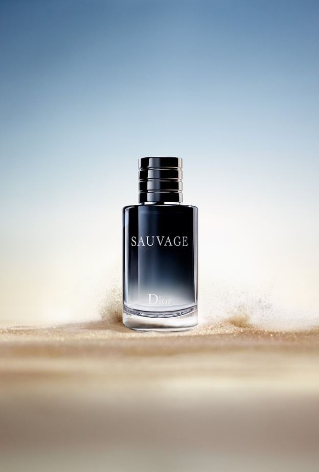  عطر SAUVAGEيحقق التوازن المحكم بين الحيوانات الفطرية وتطور الطبيعة