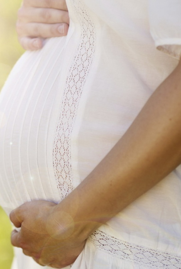 خطوات التخلّص من تشقّقات بطنك أيتها المرأة الحامل