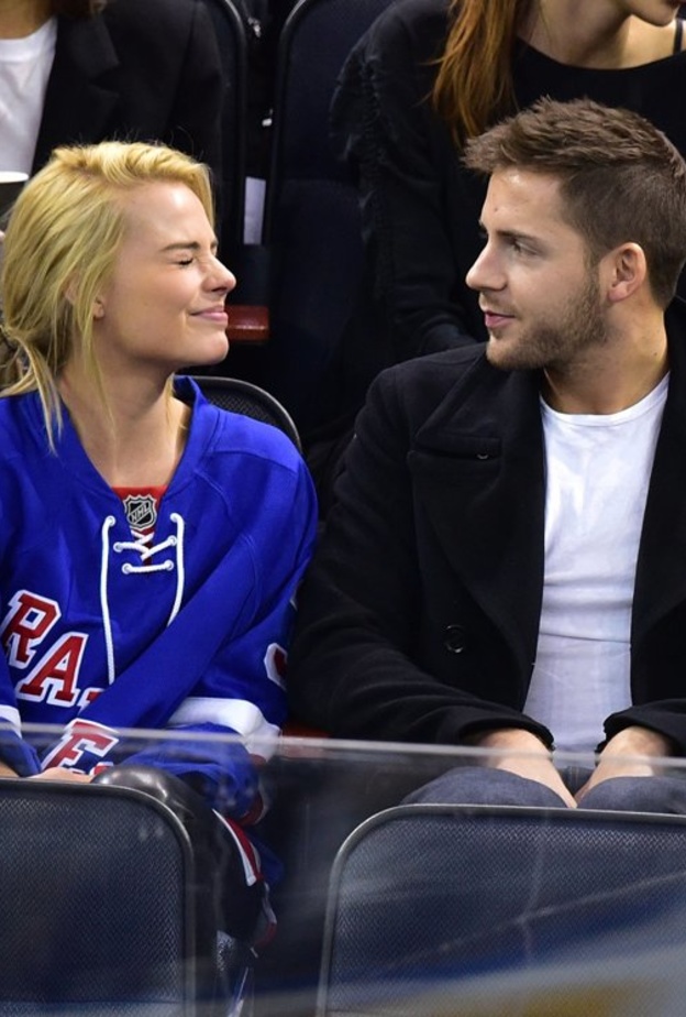  مارجو روبي , توم أكيرلي