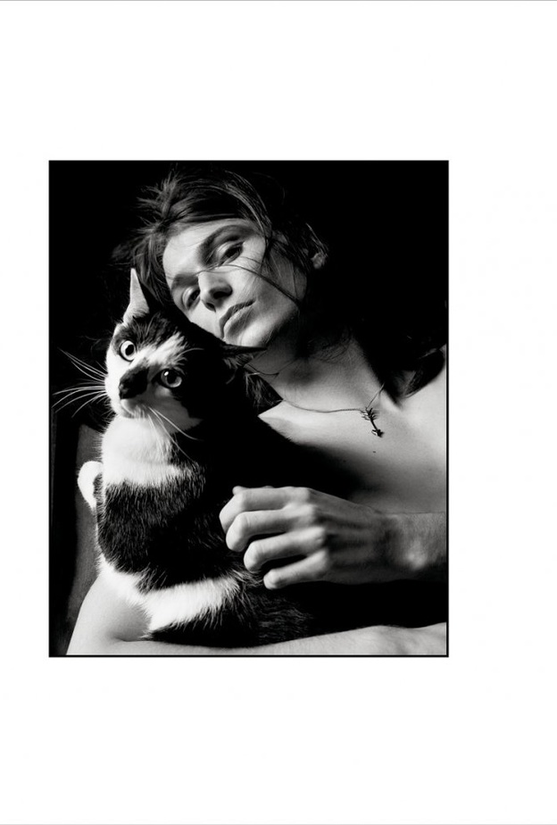 Givenchy تخصّ موقع "هي" بحملتها الإعلانية الجديدة