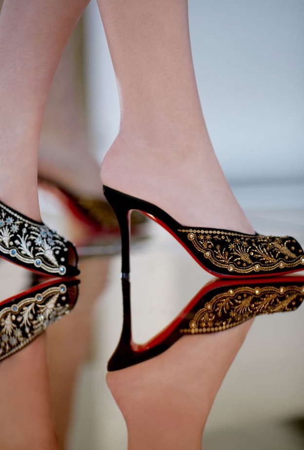 Moda Operandi يُطلق مجموعة Christian Louboutin محدودة الإصدار